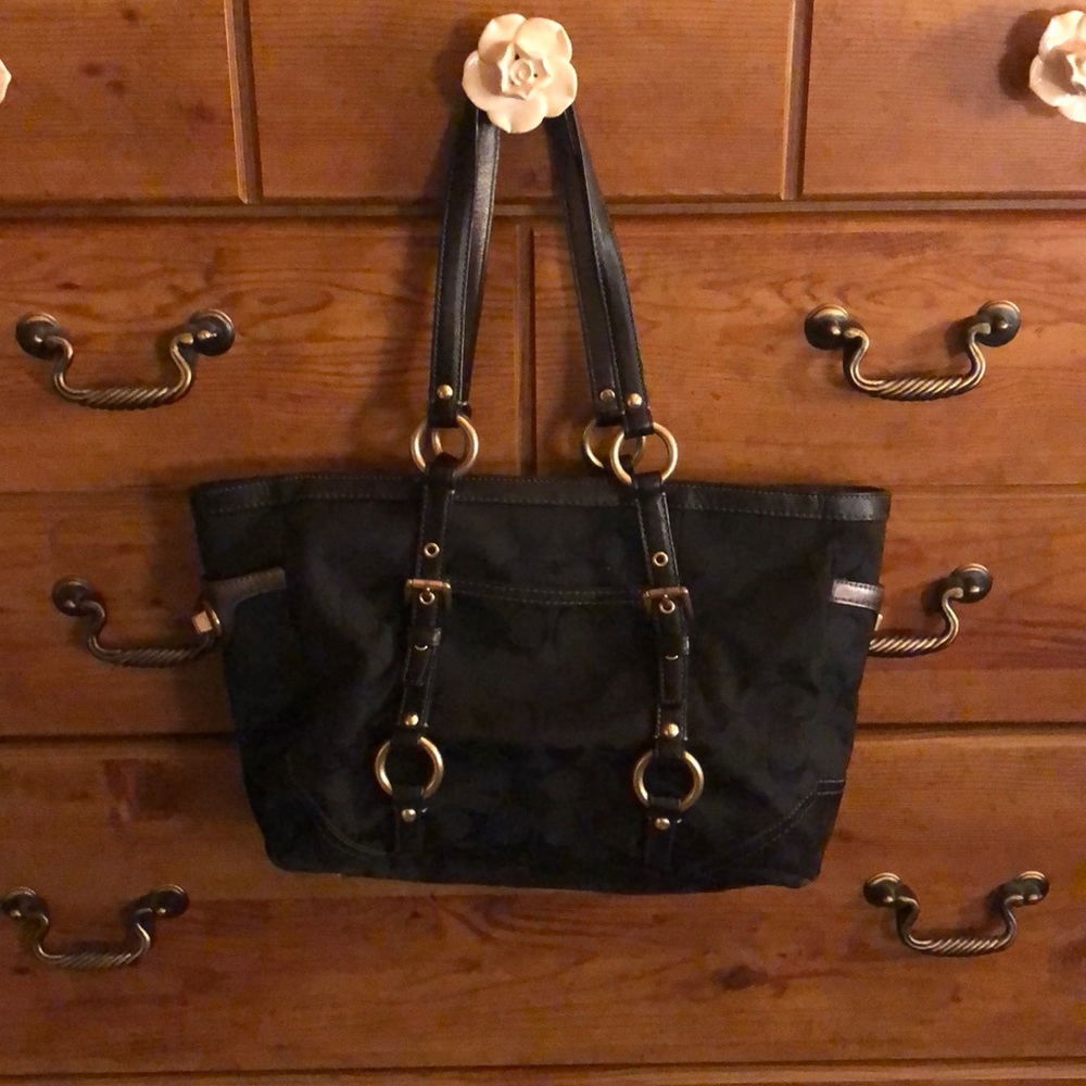 Coach tote bag / free gift 🎁 with purchase!!
